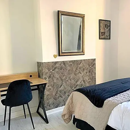 Aparthotel A & V 3*