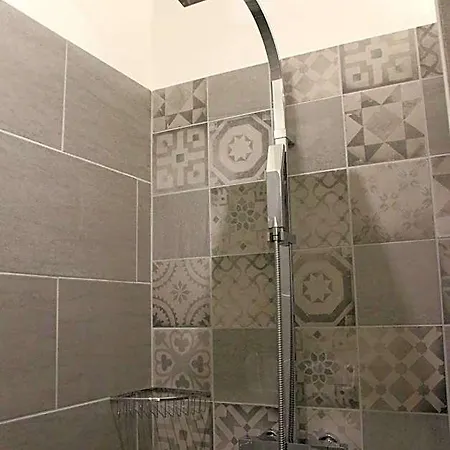 Aparthotel A & V 3*